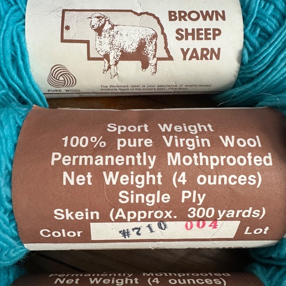 100% Wool Lamb’s Pride Yarn - Picture 2 of 2